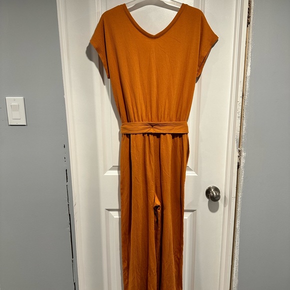 Cuddl Duds, Crinkle Jersey V -Neck Jumpsuit with Tie Front detail. - Picture 5 of 9